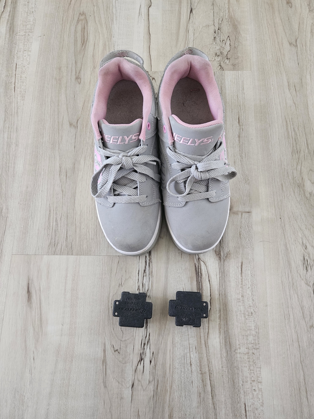 Heelys Voyager Grey Pink Roller Skate Shoes Size W7 Y6